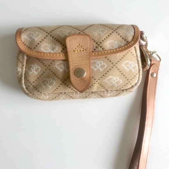 Dooney and Bourke wrist clutch - Picture 7 of 7